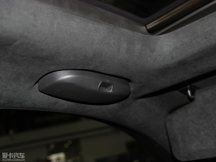 2015��YE�� E 400L 4MATIC �\�Ӻ��A��