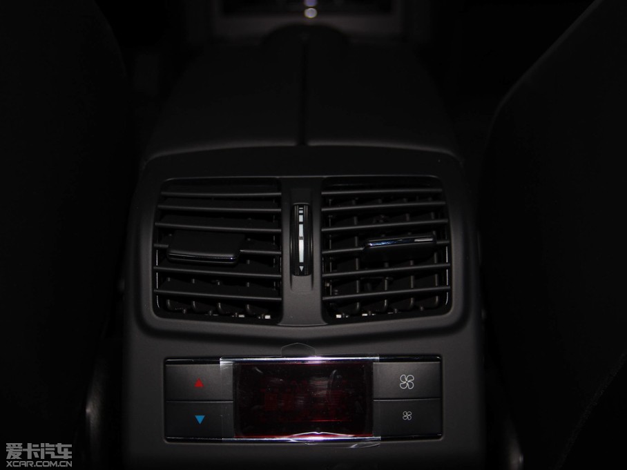 2015��YE�� E 400L 4MATIC �\�Ӻ��A��