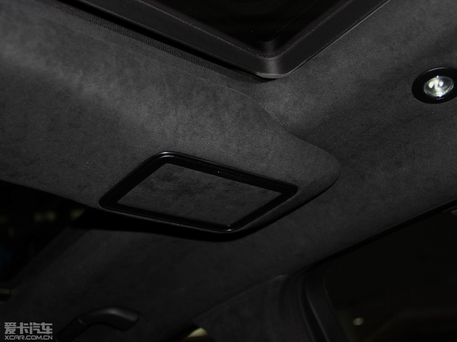 2015��YE�� E 400L 4MATIC �\�Ӻ��A��