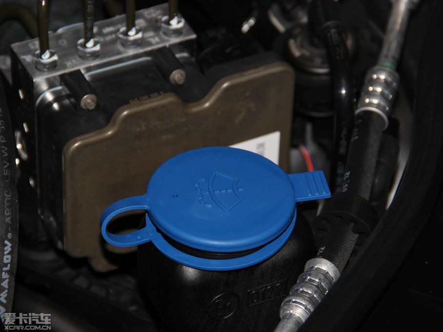 2015��YE�� E 400L 4MATIC �\�Ӻ��A��