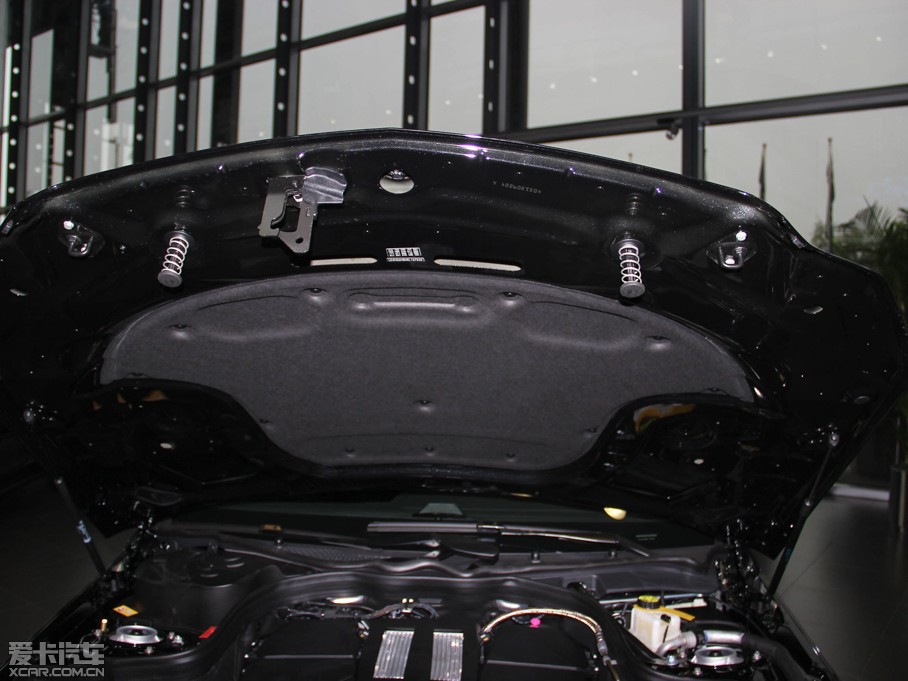 2015��YE�� E 400L 4MATIC �\�Ӻ��A��