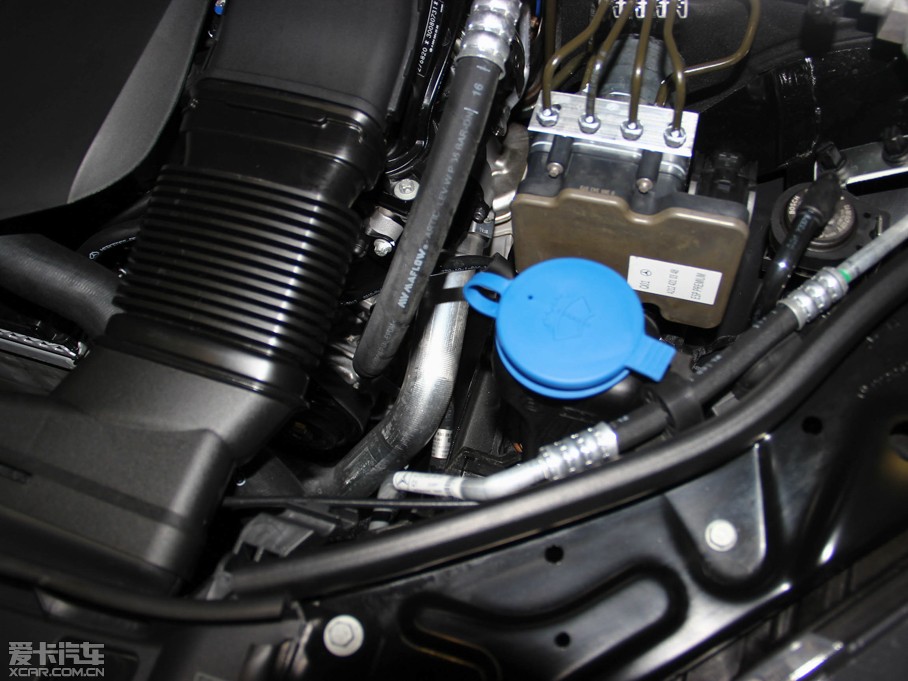 2015��YE�� E 400L 4MATIC �\�Ӻ��A��