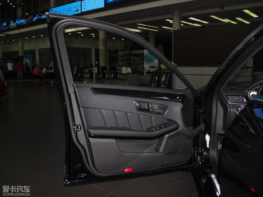 2015YE E 400L 4MATIC \ӺA