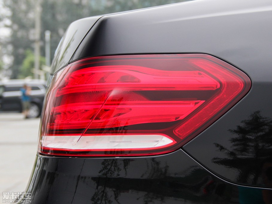 2015��YE�� E 260L �\����