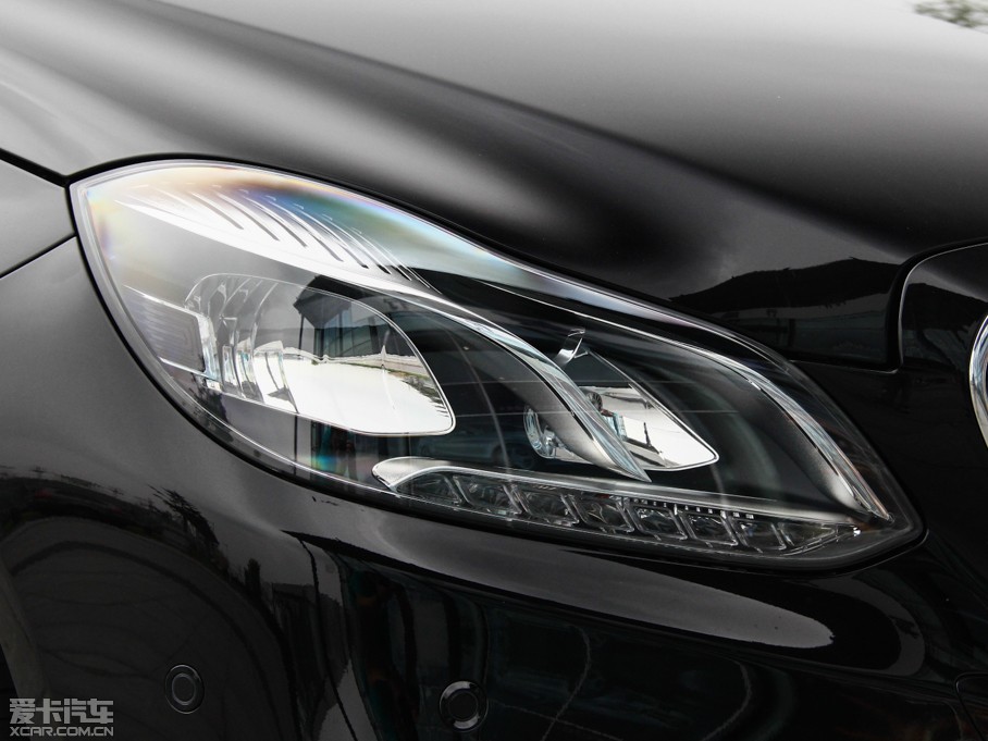 2015��YE�� E 260L �\����