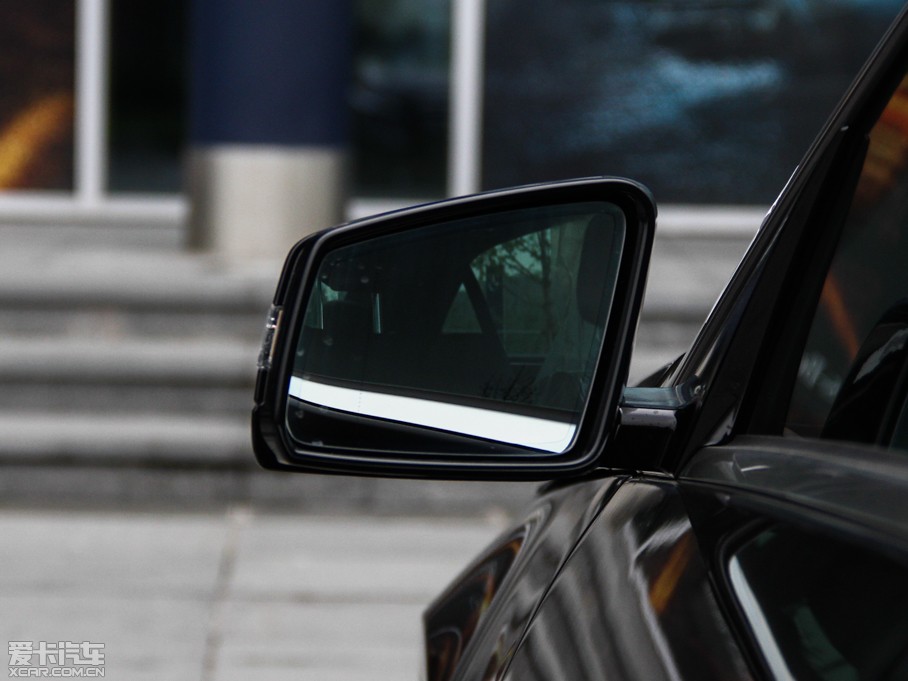 2015��YE�� E 260L �\����