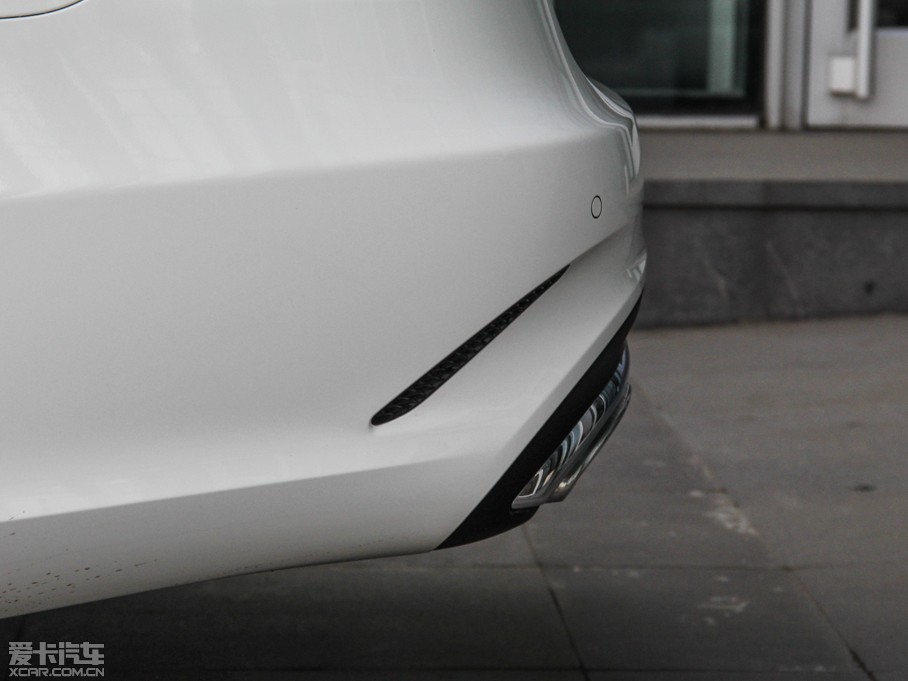 2015��YE�� E 320L �\�Ӻ��A��