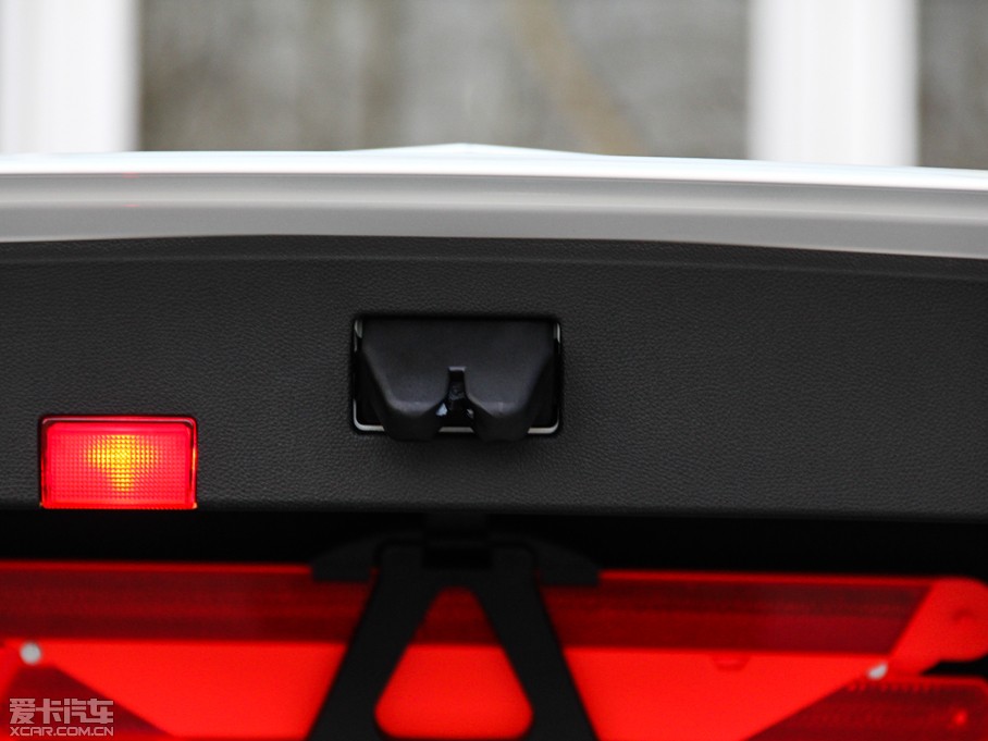 2015��YE�� E 320L �\�Ӻ��A��