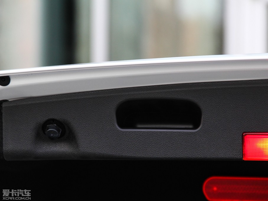 2015��YE��(j��) E 320L �\(y��n)��(d��ng)���A��