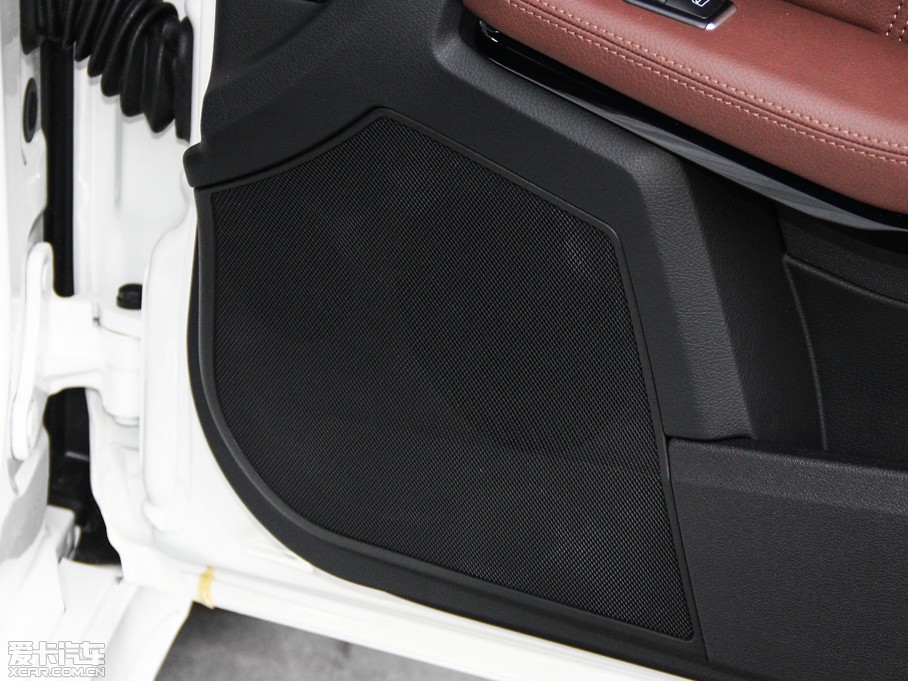 2015��YE�� E 320L �\�Ӻ��A��