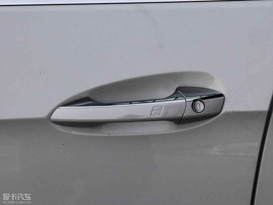 2015��YE��(j��) E 320L �\(y��n)��(d��ng)���A��