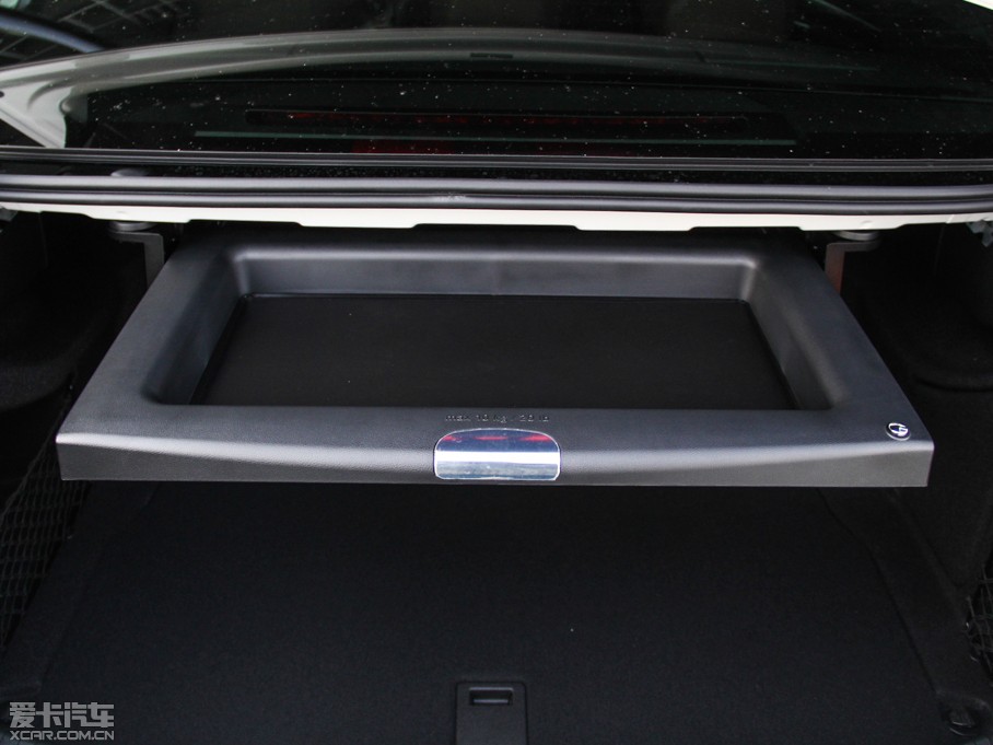 2015��YE�� E 320L �\�Ӻ��A��