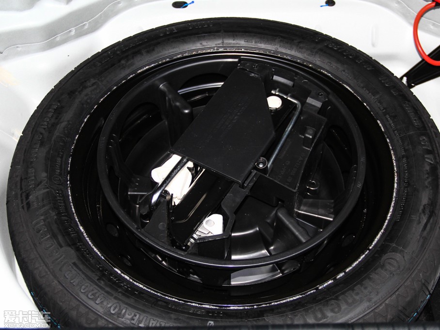 2015��YE�� E 320L �\�Ӻ��A��