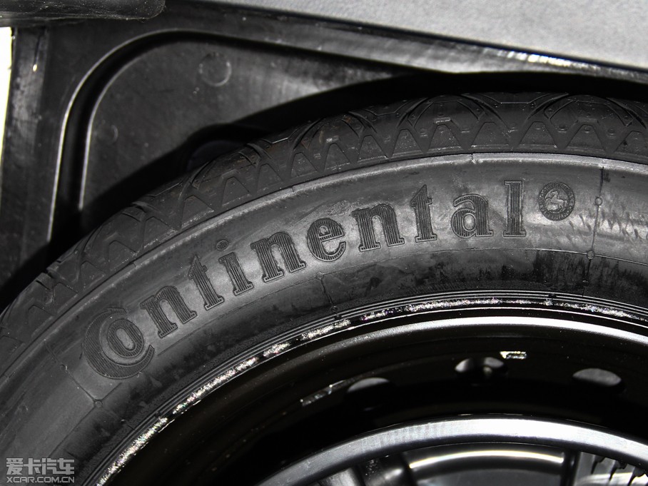 2015��YE�� E 320L �\�Ӻ��A��