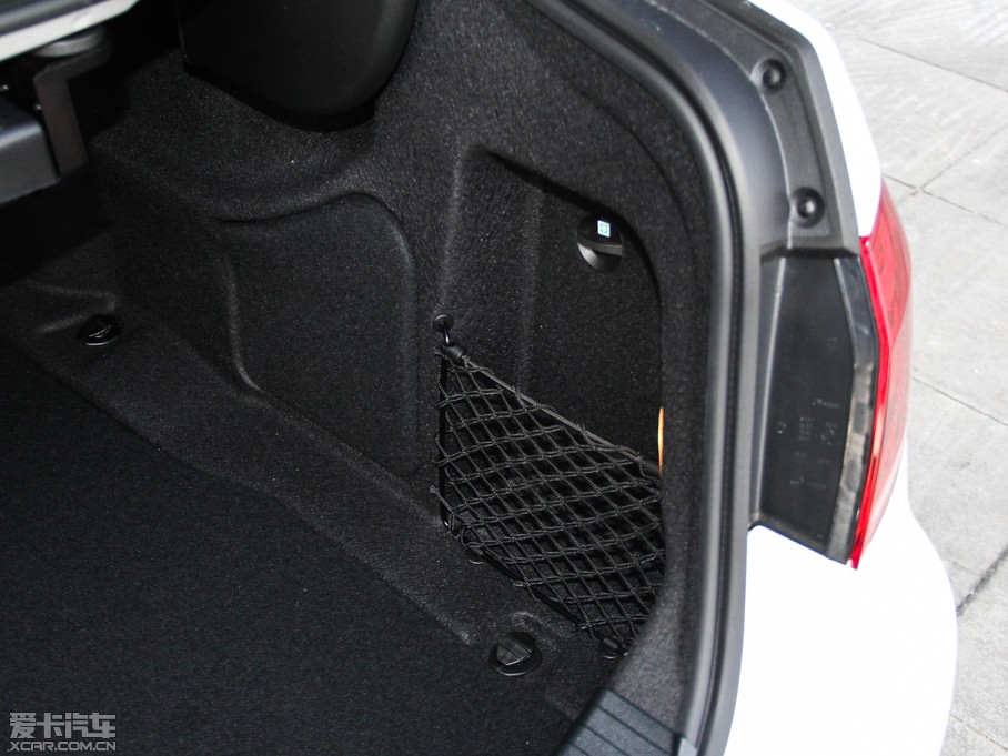 2015��YE�� E 320L �\�Ӻ��A��