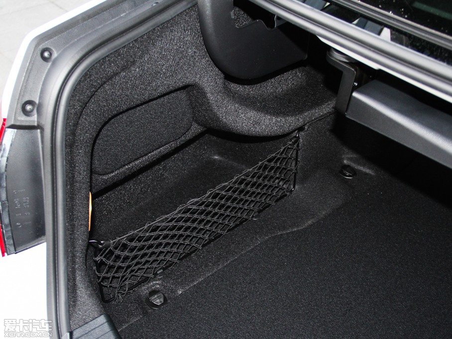 2015��YE�� E 320L �\�Ӻ��A��