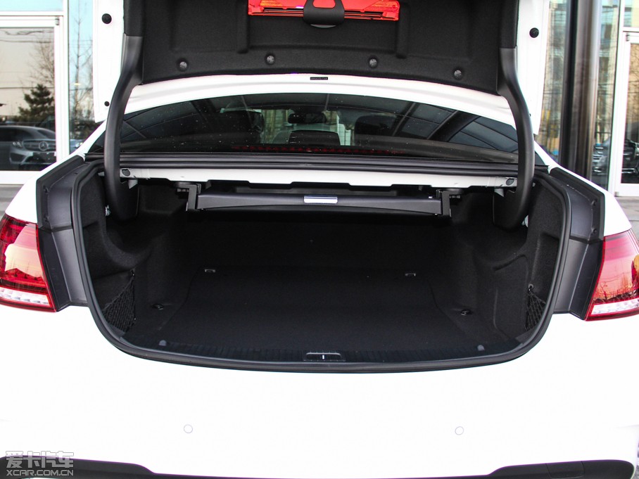 2015��YE��(j��) E 320L �\(y��n)��(d��ng)���A��