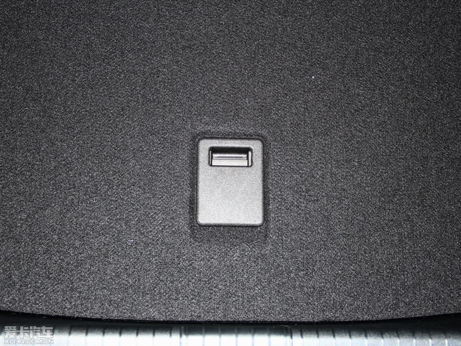 2015��YE�� E 320L �\�Ӻ��A��