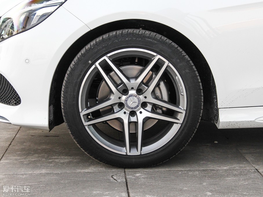 2015��YE�� E 320L �\�Ӻ��A��