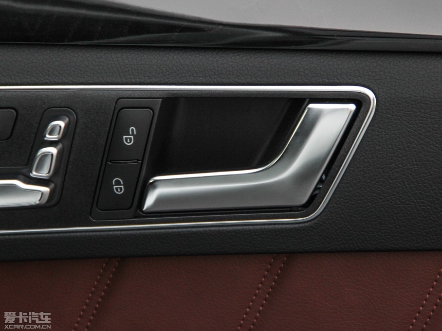 2015��YE�� E 320L �\�Ӻ��A��