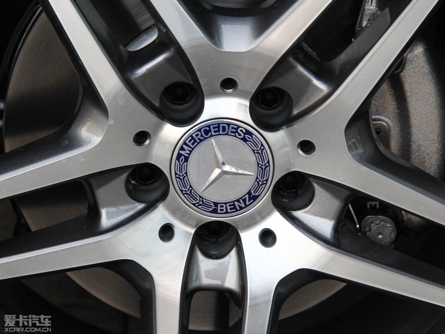 2015��YE�� E 320L �\�Ӻ��A��