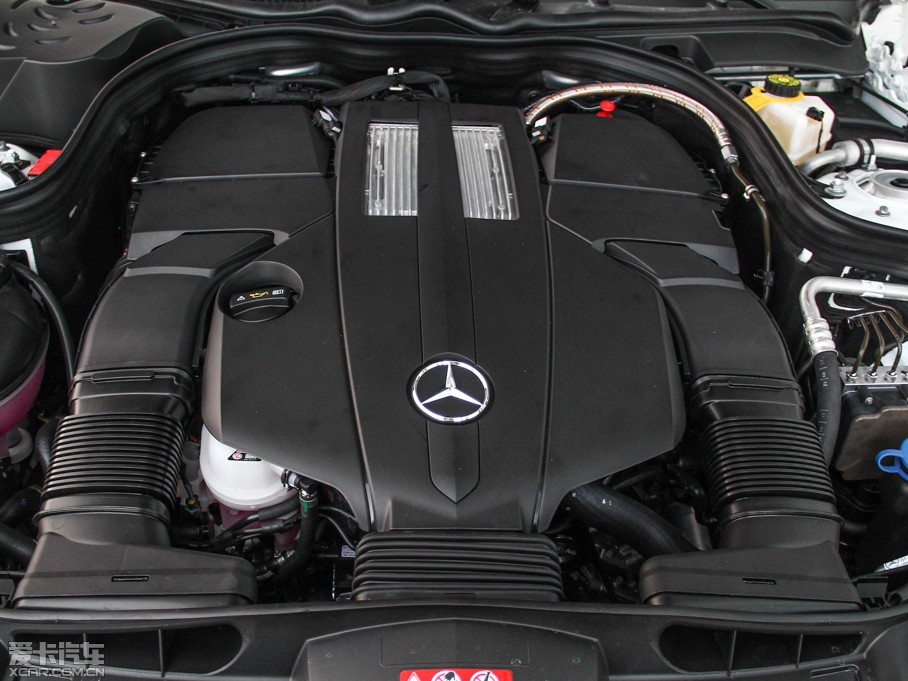 2015��YE�� E 320L �\�Ӻ��A��