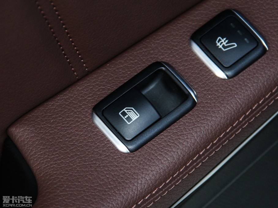 2015��YE�� E 320L �\�Ӻ��A��