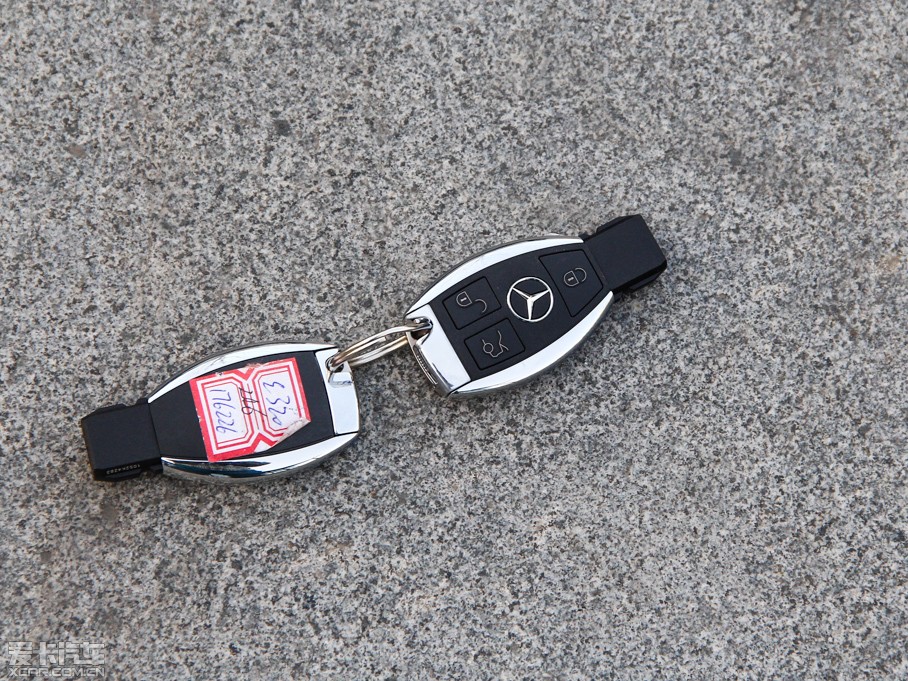 2015��YE�� E 320L �\�Ӻ��A��