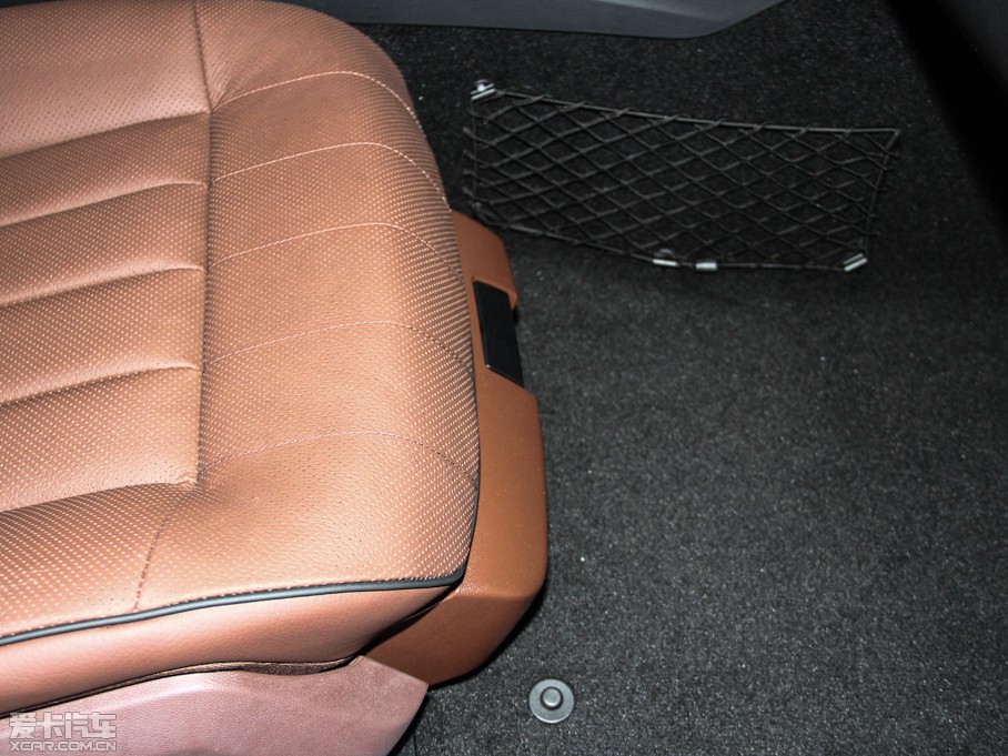 2015��YE�� E 320L �\�Ӻ��A��