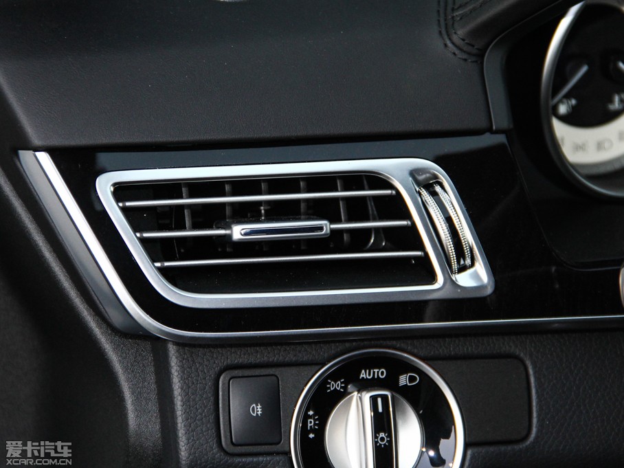 2015��YE�� E 320L �\�Ӻ��A��