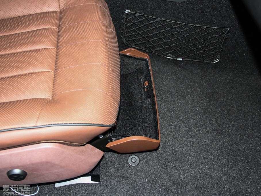 2015��YE�� E 320L �\�Ӻ��A��