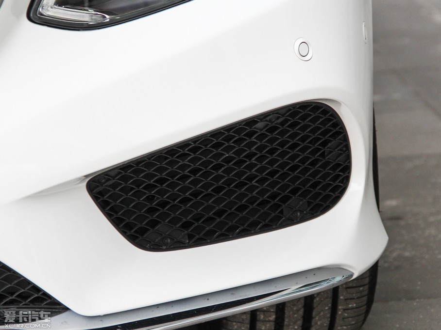 2015��YE�� E 320L �\�Ӻ��A��