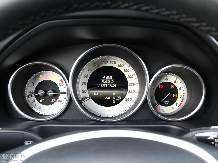 2015��YE�� E 320L �\�Ӻ��A��