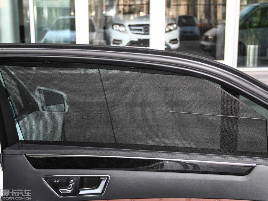 2015��YE�� E 320L �\�Ӻ��A��