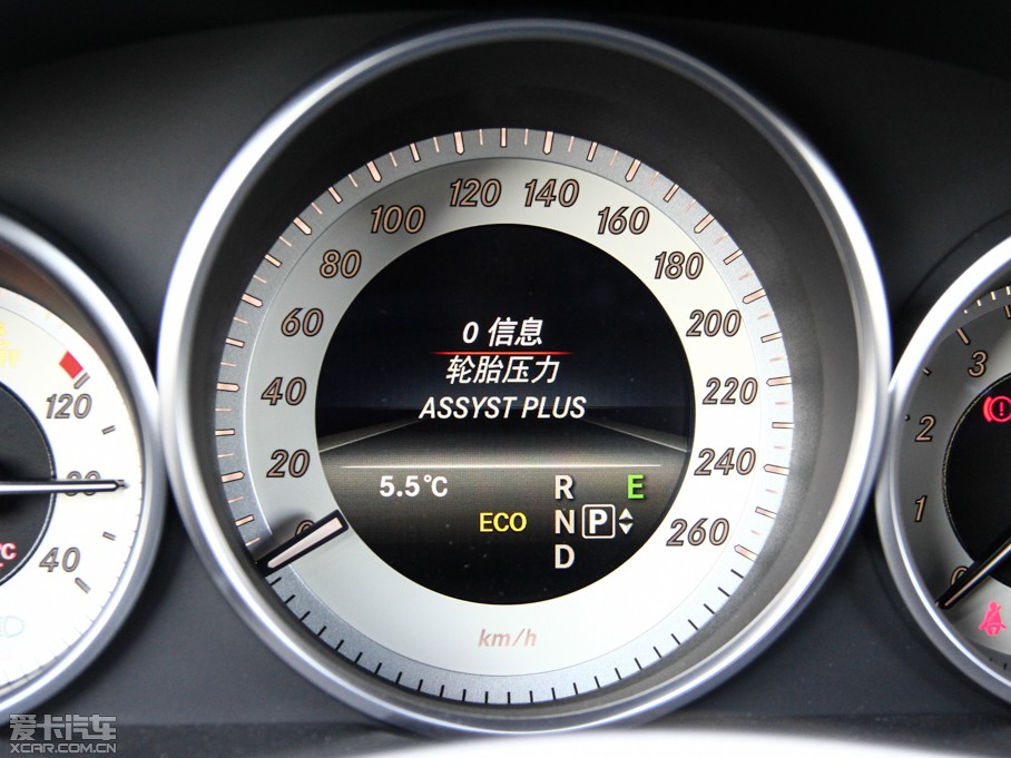 2015��YE�� E 320L �\�Ӻ��A��