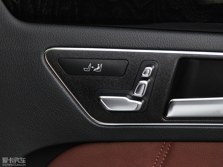 2015��YE�� E 320L �\�Ӻ��A��