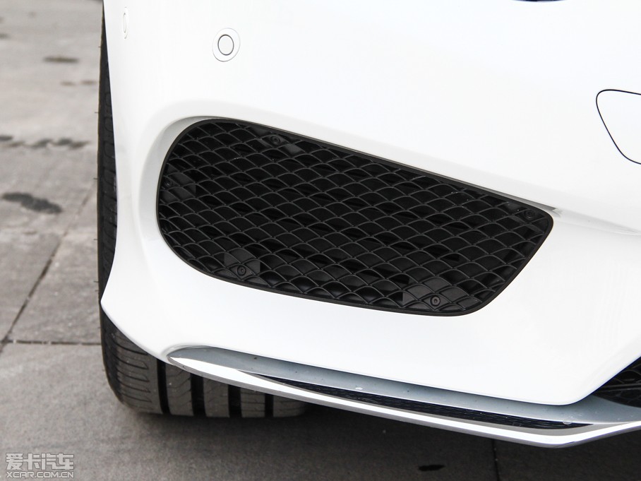 2015��YE�� E 320L �\�Ӻ��A��