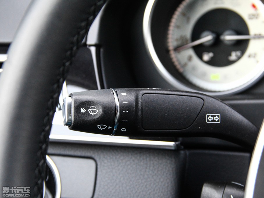 2015��YE�� E 320L �\�Ӻ��A��