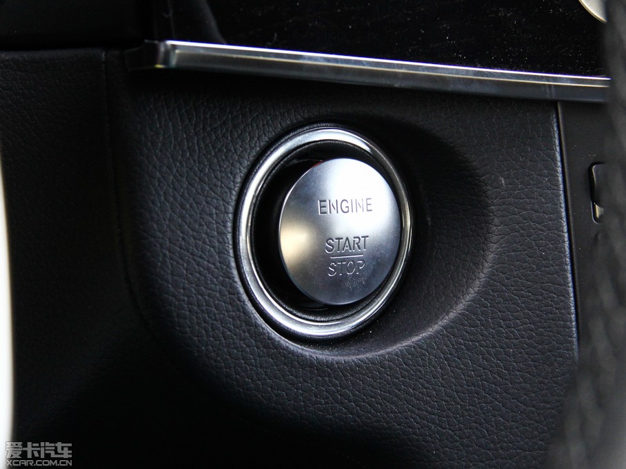 2015��YE�� E 320L �\�Ӻ��A��