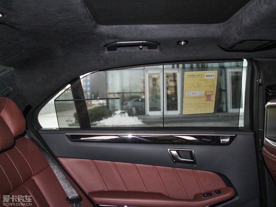 2015��YE�� E 320L �\�Ӻ��A��