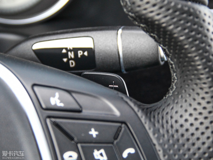 2015��YE�� E 320L �\�Ӻ��A��