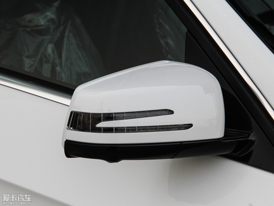 2015��YE�� E 320L �\�Ӻ��A��