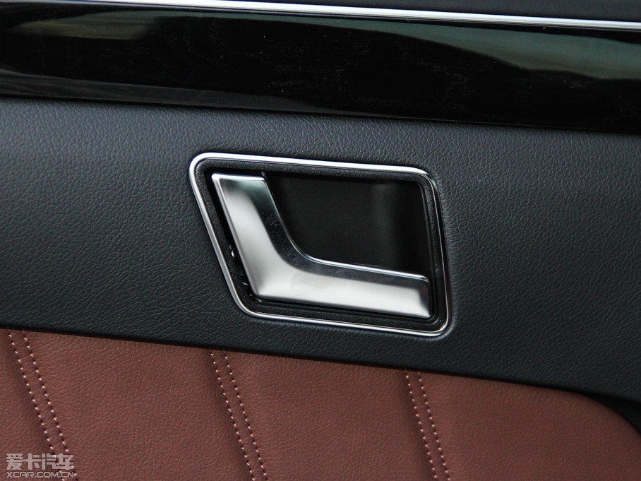 2015��YE�� E 320L �\�Ӻ��A��