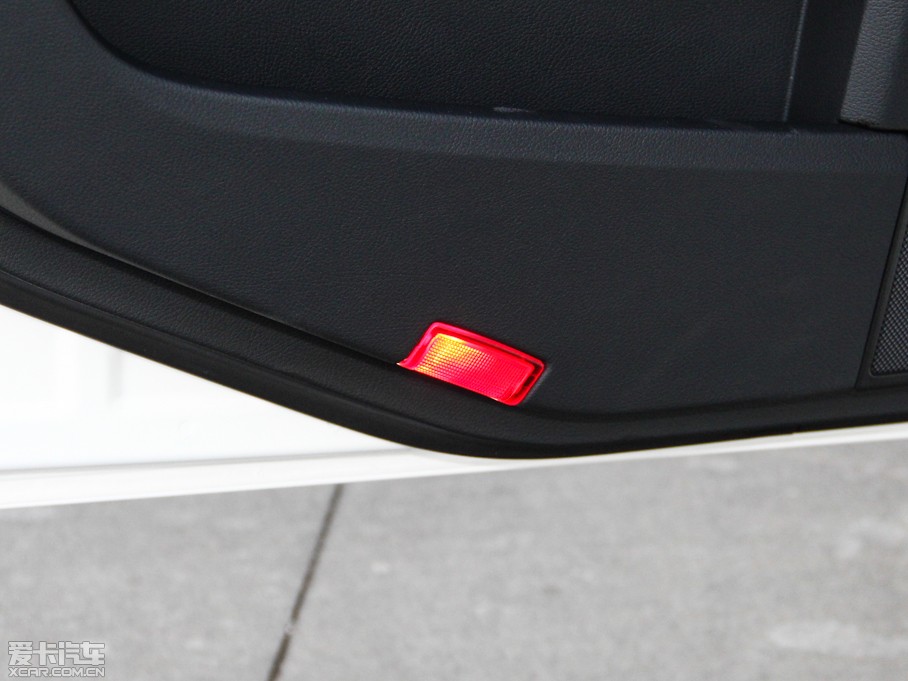 2015��YE��(j��) E 320L �\(y��n)��(d��ng)���A��