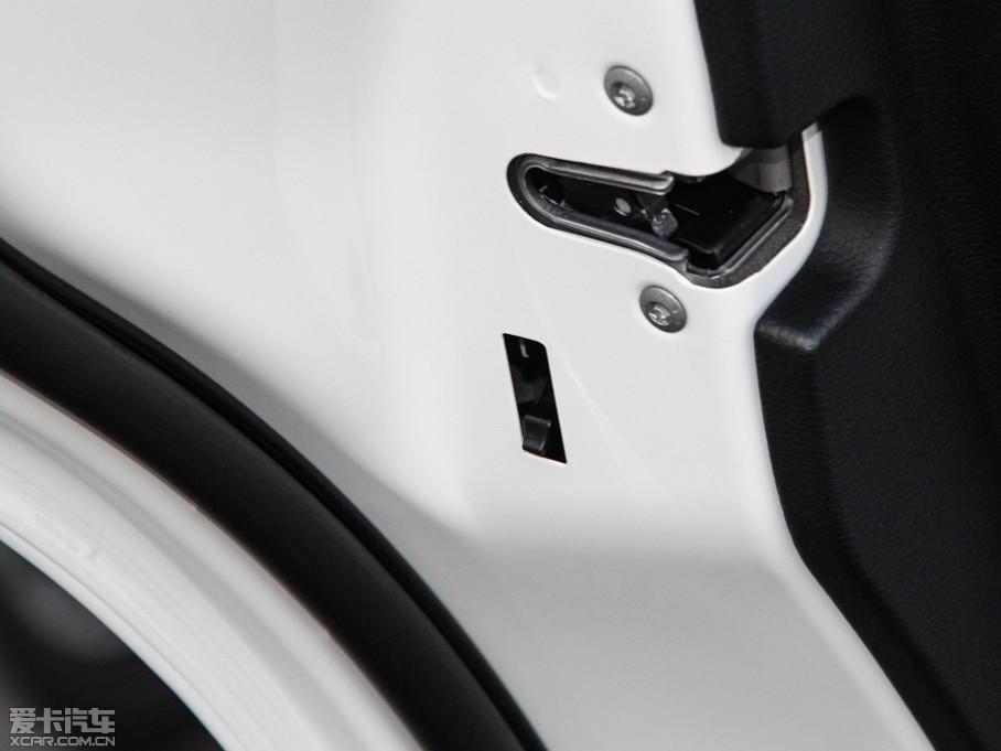 2015��YE�� E 320L �\�Ӻ��A��