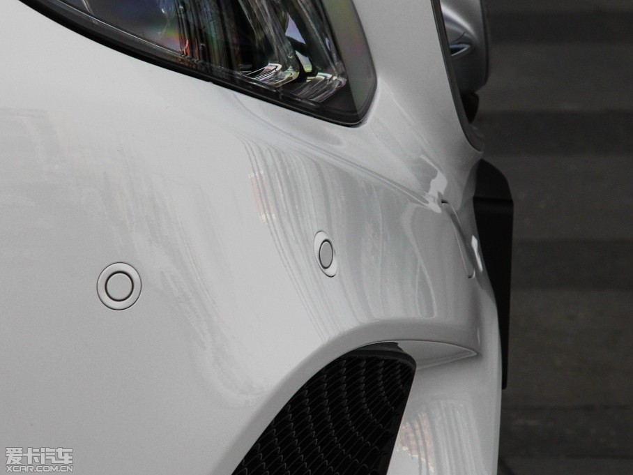 2015��YE�� E 320L �\�Ӻ��A��