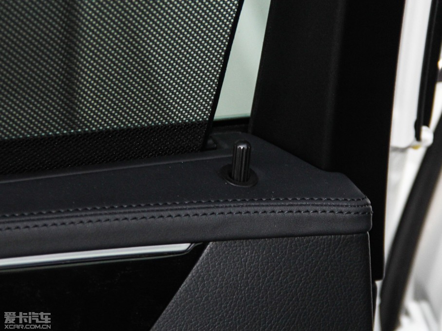 2015��YE�� E 320L �\�Ӻ��A��