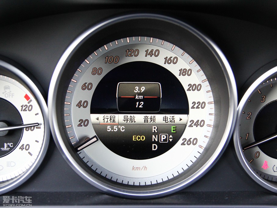 2015��YE�� E 320L �\�Ӻ��A��