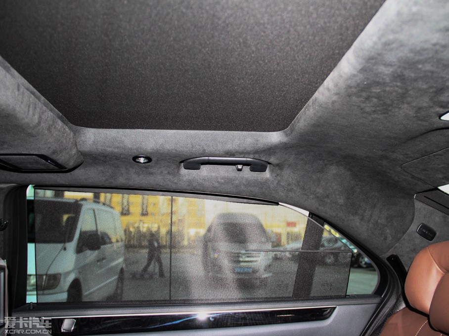 2015��YE�� E 320L �\�Ӻ��A��