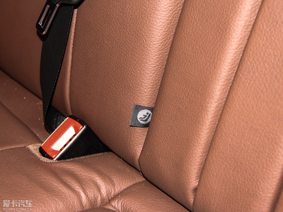 2015��YE�� E 320L �\�Ӻ��A��